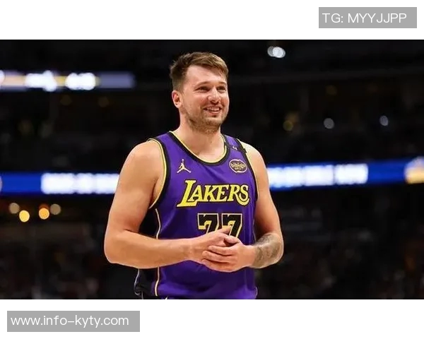 詹姆斯称赞东契奇身体状态出色有助于赛后恢复表现提升