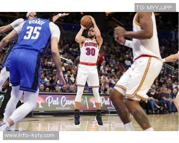 五年前的今天库里狂轰62分创下个人单场得分新高