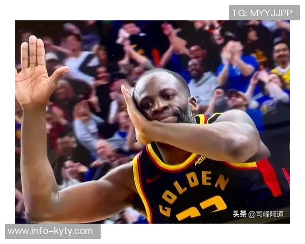 勇士战胜对手合砍33分库里与格林击掌瞬间成为海报焦点 勇士战胜对手合砍33分库里与格林击掌瞬间成为海报焦点